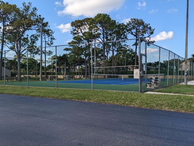 702 Sunny Pine Way G1, Greenacres, FL 33415