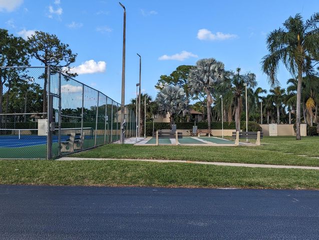 702 Sunny Pine Way G1, Greenacres, FL 33415