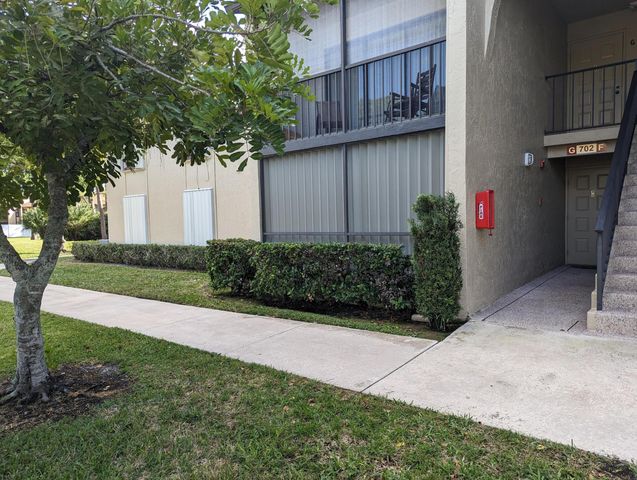702 Sunny Pine Way G1, Greenacres, FL 33415