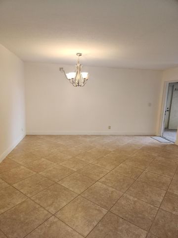 702 Sunny Pine Way G1, Greenacres, FL 33415