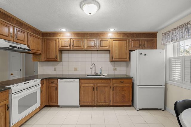 16 Hilltop Drive UNIT 16, Sandwich, MA 02563