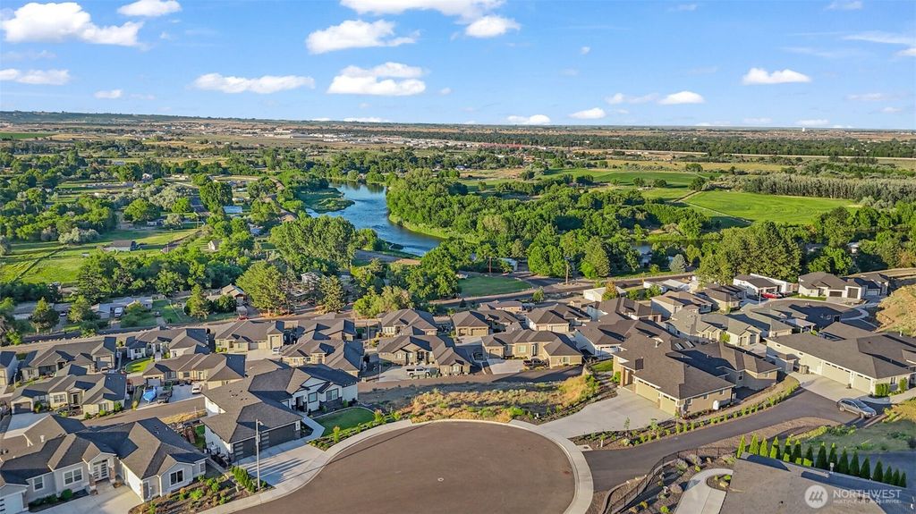 3560 Orchard St, West Richland, WA 99353