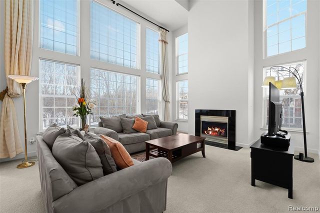 49681 S Glacier, Northville, MI 48168