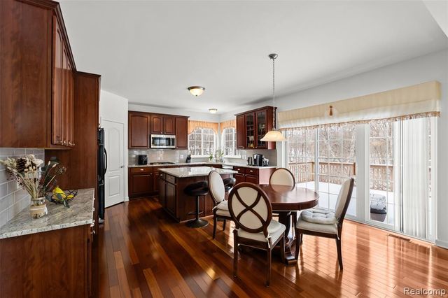 49681 S Glacier, Northville, MI 48168