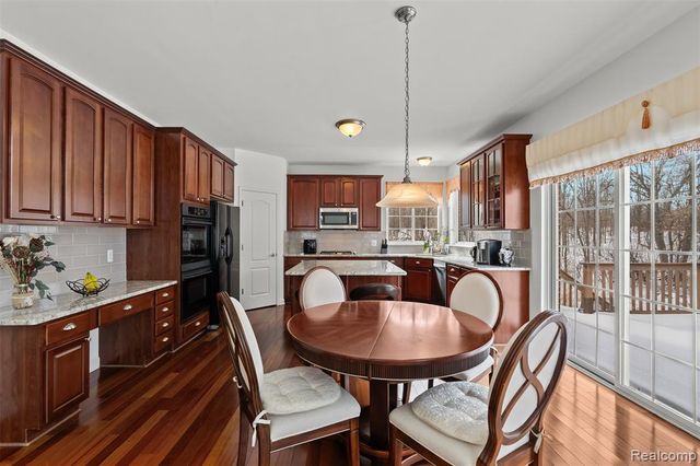 49681 S Glacier, Northville, MI 48168