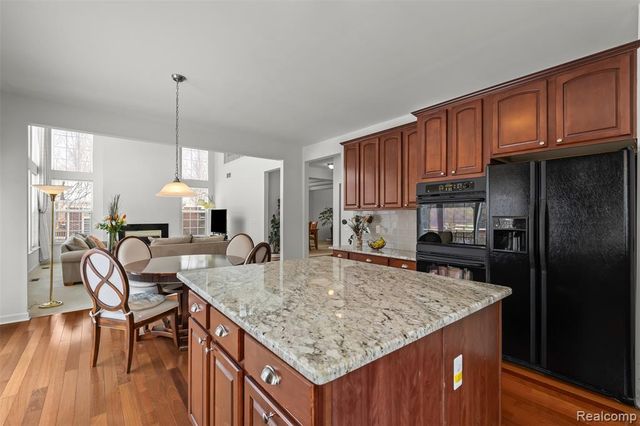 49681 S Glacier, Northville, MI 48168