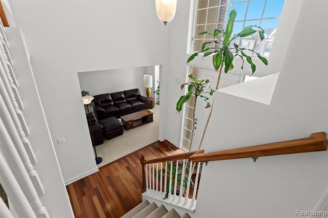 49681 S Glacier, Northville, MI 48168