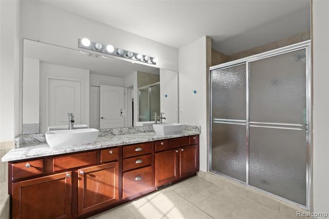 49681 S Glacier, Northville, MI 48168