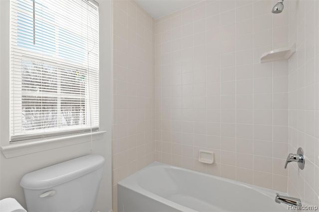 49681 S Glacier, Northville, MI 48168