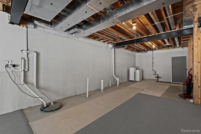 49681 S Glacier, Northville, MI 48168