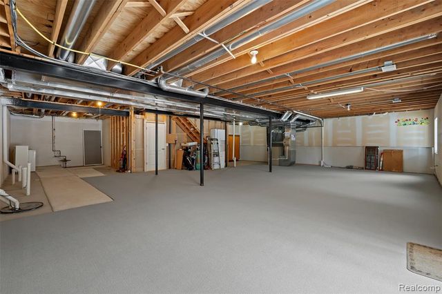 49681 S Glacier, Northville, MI 48168