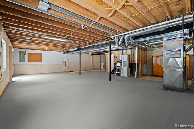 49681 S Glacier, Northville, MI 48168