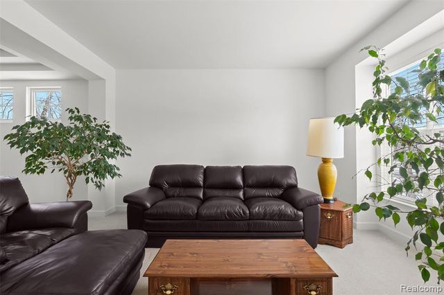 49681 S Glacier, Northville, MI 48168