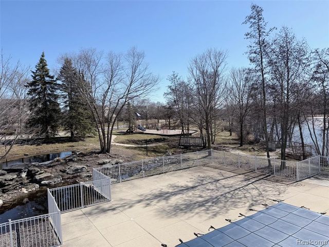 49681 S Glacier, Northville, MI 48168
