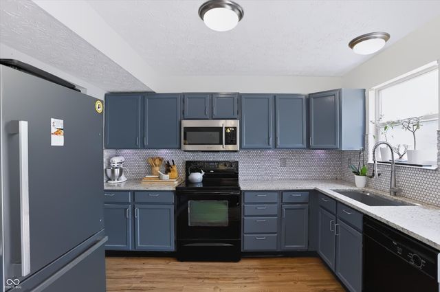 6105 Lakeside Manor Avenue, Indianapolis, IN 46254
