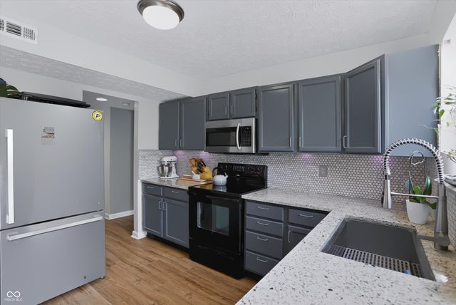 6105 Lakeside Manor Avenue, Indianapolis, IN 46254
