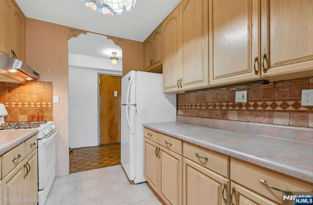 2185 Lemoine Avenue 2C, Fort Lee, NJ 07024