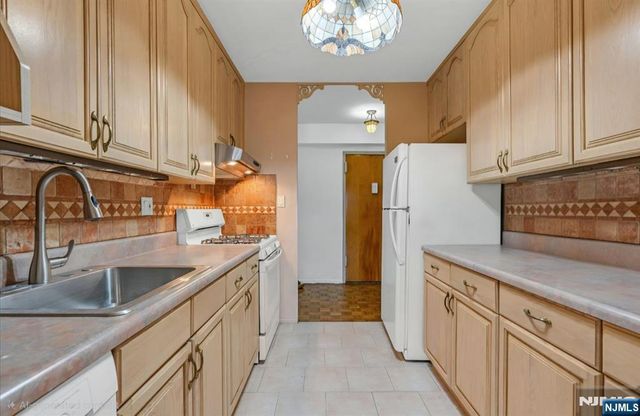 2185 Lemoine Avenue 2C, Fort Lee, NJ 07024