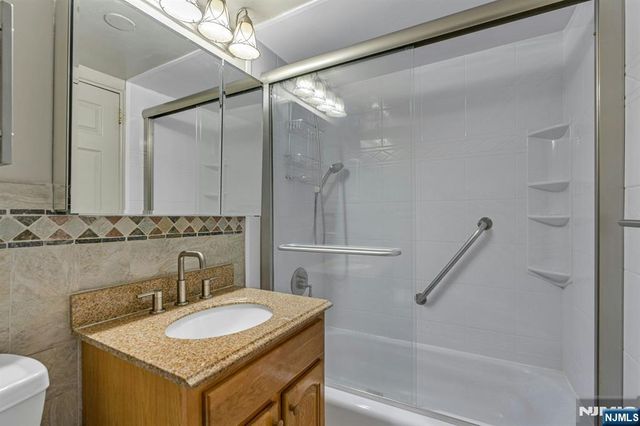 2185 Lemoine Avenue 2C, Fort Lee, NJ 07024