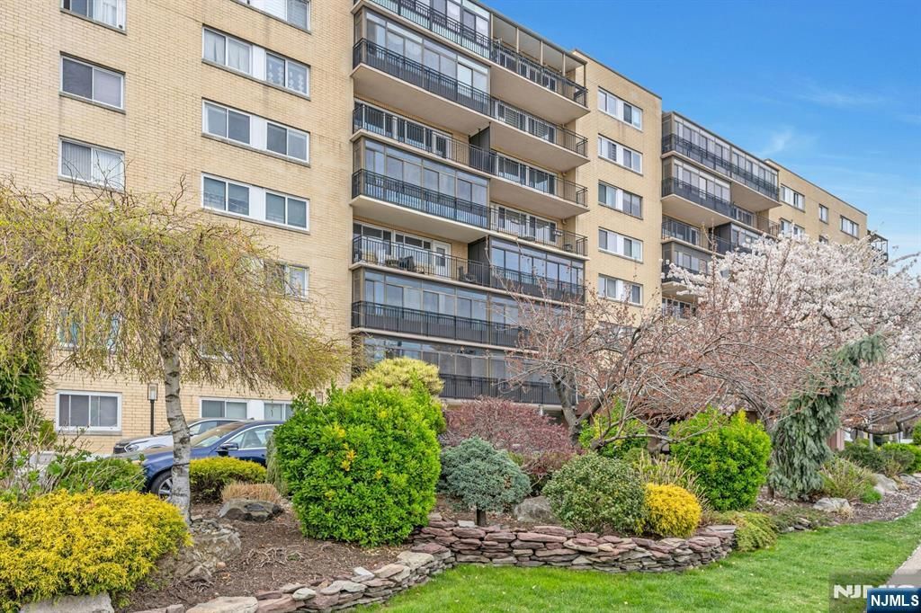 2185 Lemoine Avenue 2C, Fort Lee, NJ 07024