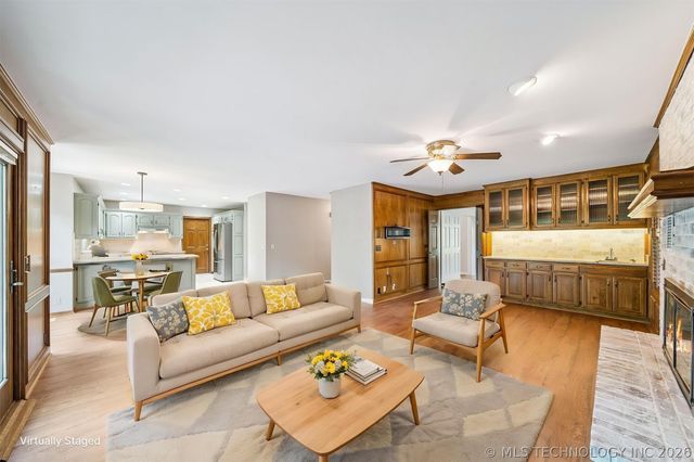 1625 Cherokee Hills Drive, Bartlesville, OK 74006