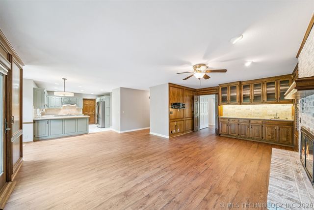 1625 Cherokee Hills Drive, Bartlesville, OK 74006