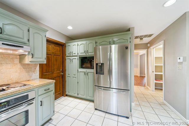 1625 Cherokee Hills Drive, Bartlesville, OK 74006
