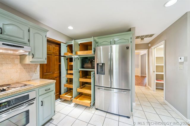 1625 Cherokee Hills Drive, Bartlesville, OK 74006