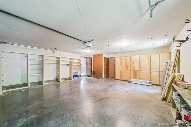 1625 Cherokee Hills Drive, Bartlesville, OK 74006