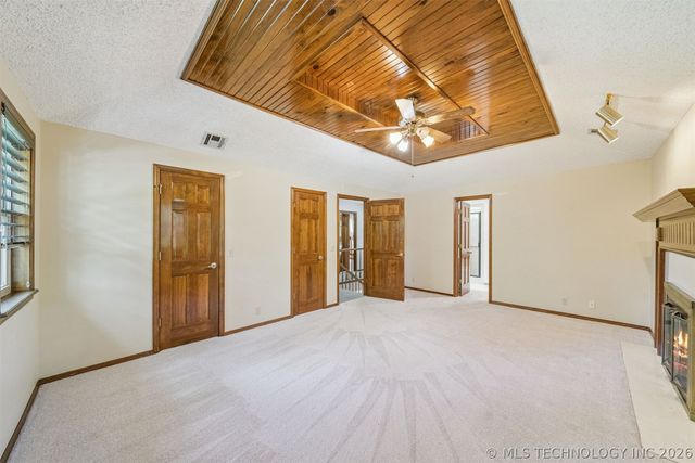 1625 Cherokee Hills Drive, Bartlesville, OK 74006