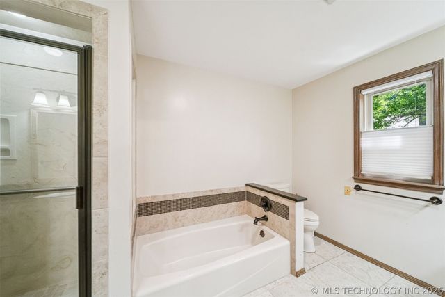 1625 Cherokee Hills Drive, Bartlesville, OK 74006