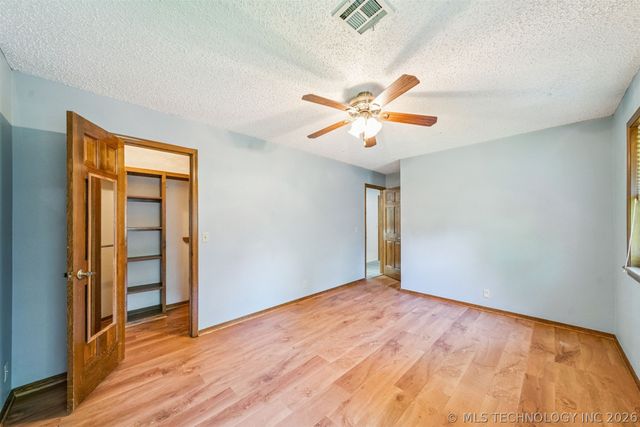 1625 Cherokee Hills Drive, Bartlesville, OK 74006