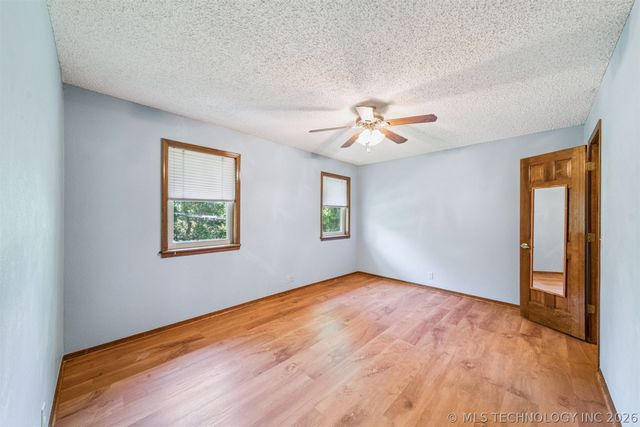 1625 Cherokee Hills Drive, Bartlesville, OK 74006