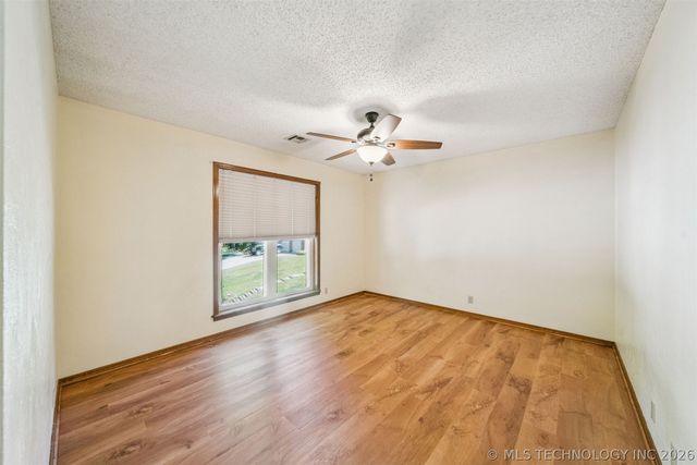 1625 Cherokee Hills Drive, Bartlesville, OK 74006
