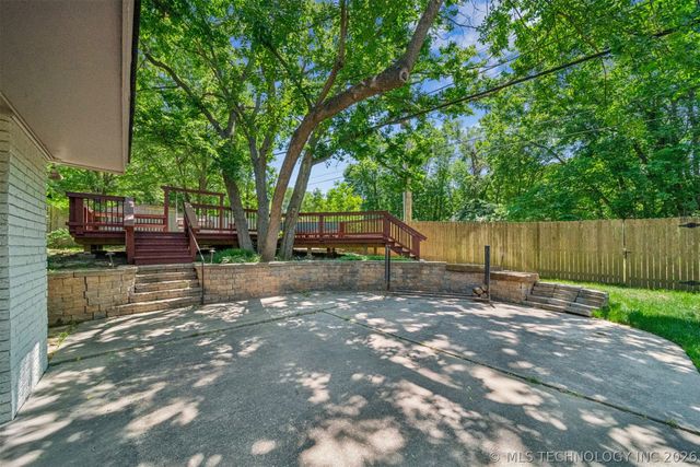 1625 Cherokee Hills Drive, Bartlesville, OK 74006
