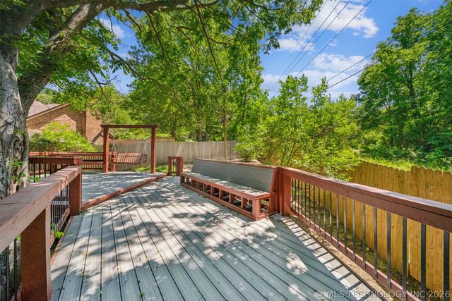 1625 Cherokee Hills Drive, Bartlesville, OK 74006