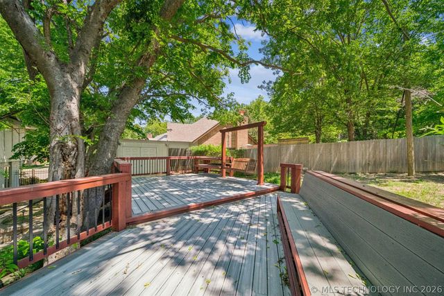 1625 Cherokee Hills Drive, Bartlesville, OK 74006