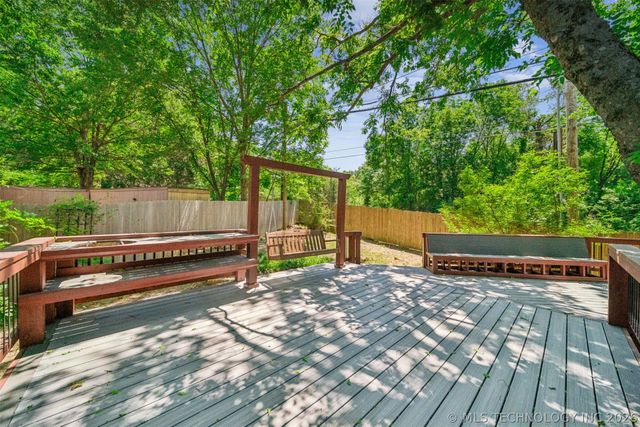 1625 Cherokee Hills Drive, Bartlesville, OK 74006
