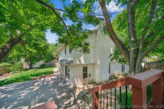 1625 Cherokee Hills Drive, Bartlesville, OK 74006