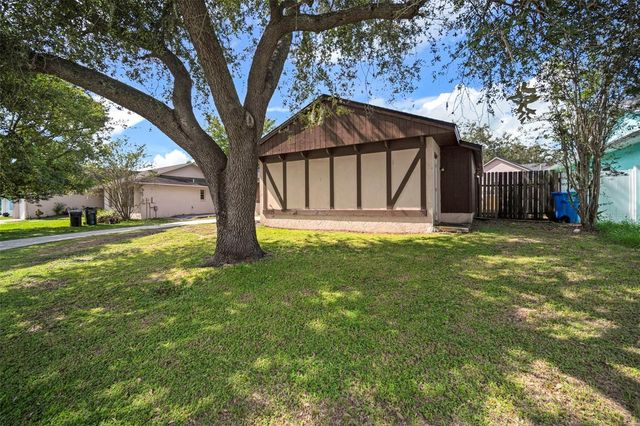 810 BLACK KNIGHT DRIVE, Valrico, FL 33594