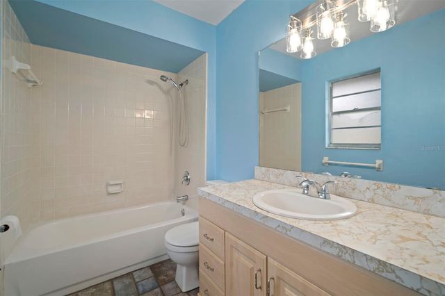 810 BLACK KNIGHT DRIVE, Valrico, FL 33594