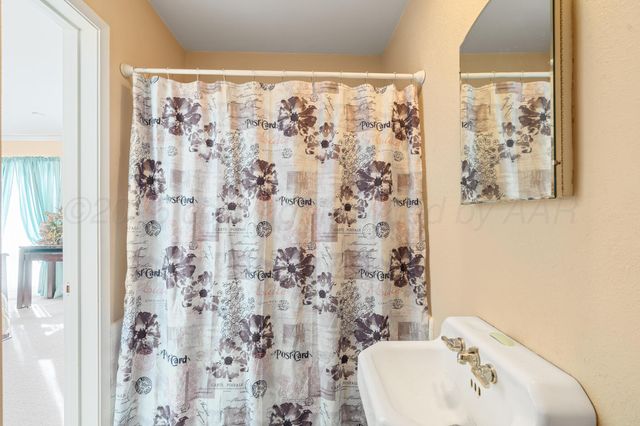 2712 N DUNCAN Street, Pampa, TX 79065