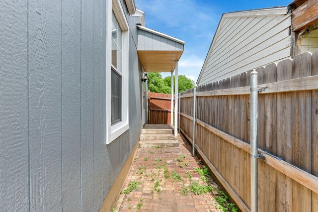 4121 Alamo Avenue, Fort Worth, TX 76107
