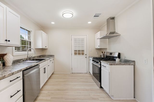4121 Alamo Avenue, Fort Worth, TX 76107