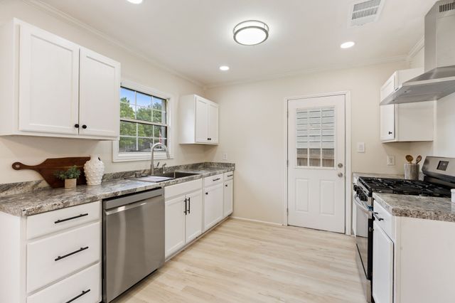 4121 Alamo Avenue, Fort Worth, TX 76107