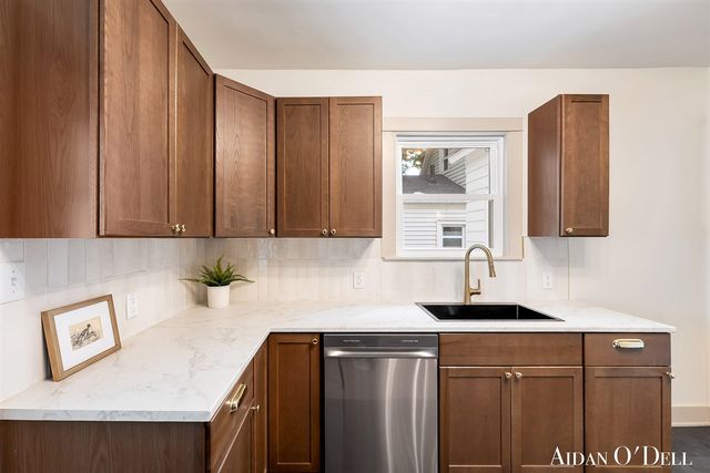 1050 Broadway Avenue, Grand Rapids, MI 49504