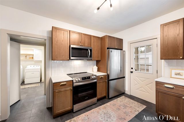 1050 Broadway Avenue, Grand Rapids, MI 49504