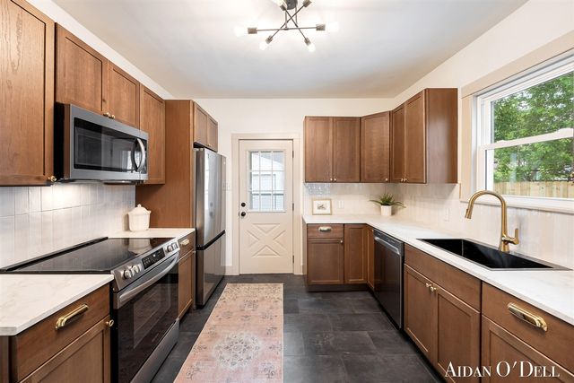 1050 Broadway Avenue, Grand Rapids, MI 49504