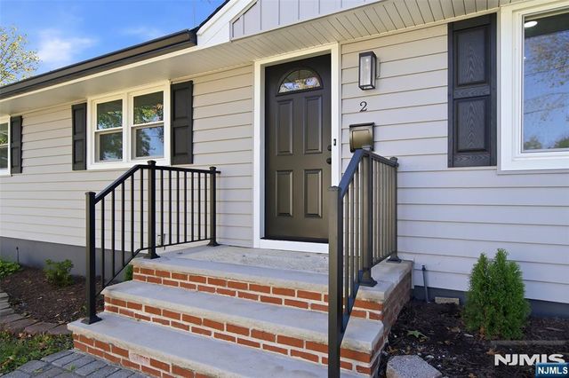 2 Homestead Place, Bergenfield, NJ 07621