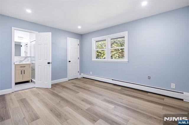 2 Homestead Place, Bergenfield, NJ 07621